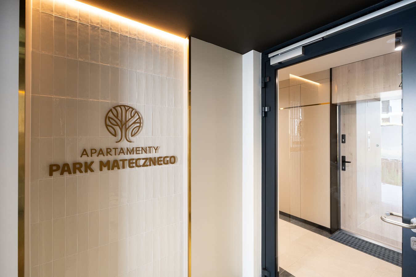 Apartamenty Park Matecznego - Zdjęcie widok wejście do klatki w budynku D