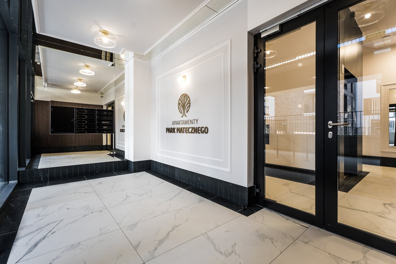 Apartamenty Park Matecznego - Zdjęcie wejście do klatki w budynku A