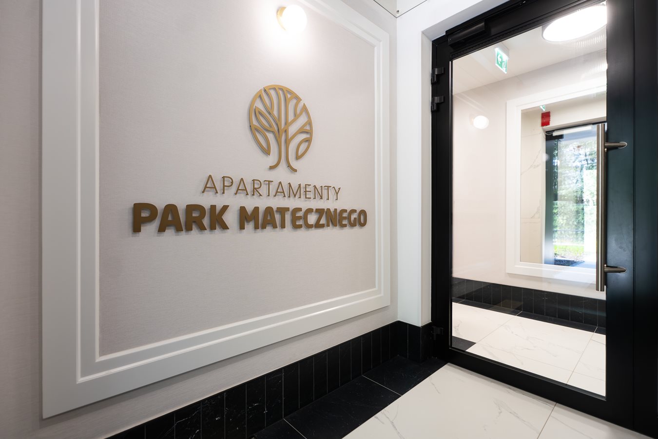 Apartamenty Park Matecznego - Zdjęcie widok wejście do klatki w budynku C